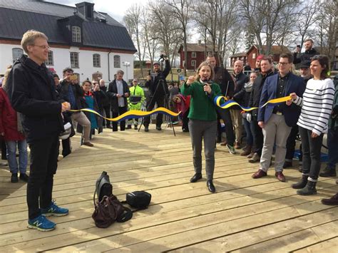 Klartecken för cykelväg till Ulva kvarn .